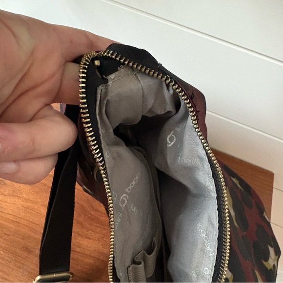Baggallini Helsinki Scarlett Crossbody Bag Purse Camo Animal Print Nylon Gold - Picture 9 of 13